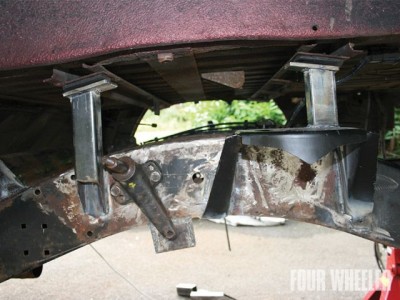 129_0909_15_z+1996_land_rover_discovery+floor_supports.jpg